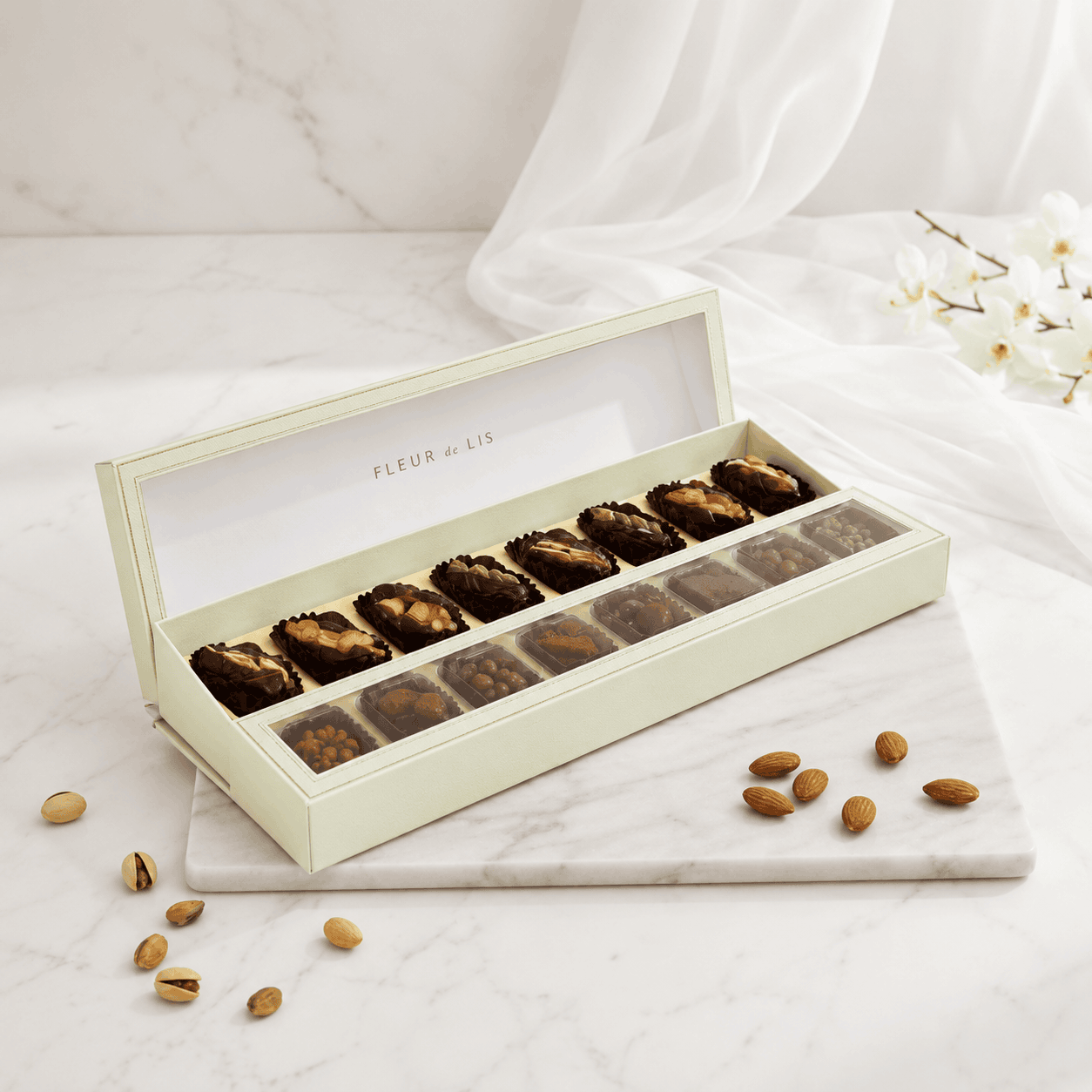 Surprise Box – Assorted Arabic Dates (8 Pcs) Fleur de Lis